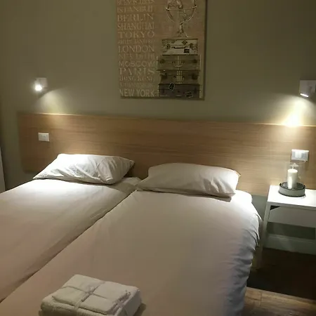Leon Rosso Flat Apartment